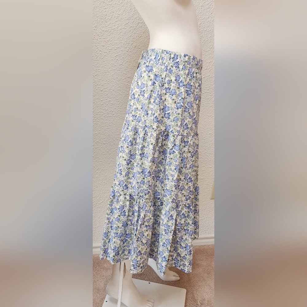 Malka Msjesty Chic Floral Maxi Skirt in Blue - Picture 2 of 6